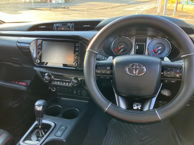 Toyota Hilux Z GR SPORT 2023 — миниатюра 4