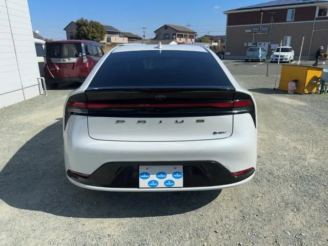 Toyota PRIUS Z 2023 — миниатюра 3