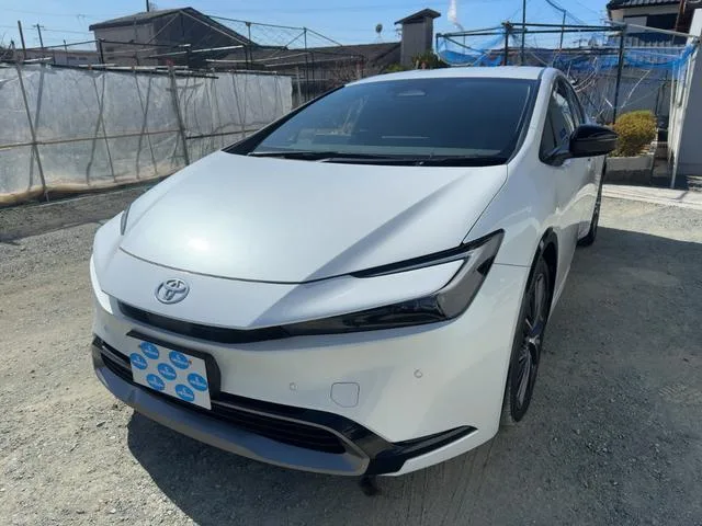 Toyota PRIUS Z 2023 — фото 1, купить с доставкой в Москву
