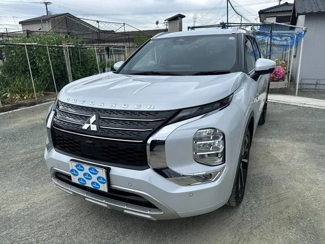 Mitsubishi OUTLANDER PHEV P 2023 — фото 1, купить с доставкой в Москву