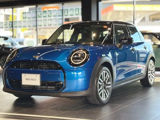 MINI MINI COOPER C CLASSIC TRIM 2024 — фото 1, купить с доставкой в Москву