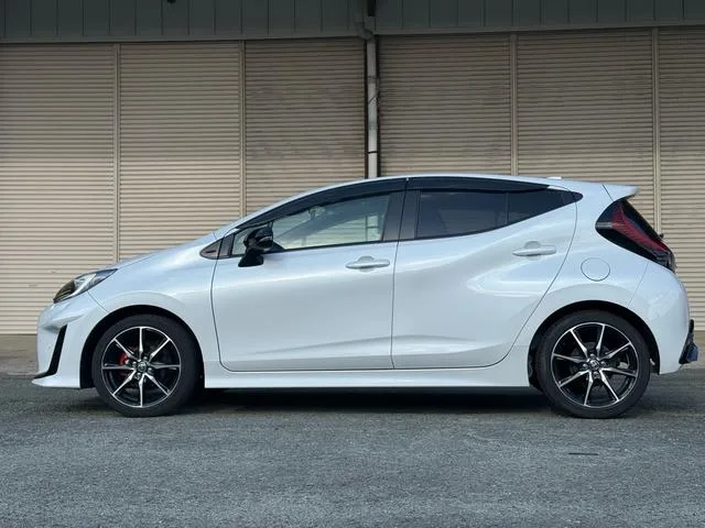 Toyota AQUA GR SPORT 2023 — миниатюра 3