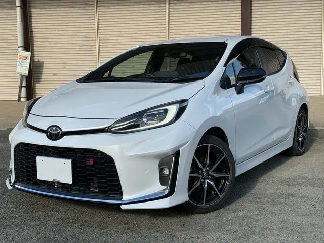 Toyota AQUA GR SPORT 2023 — фото 1, купить с доставкой в Москву
