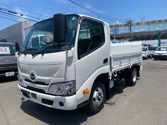 Hino DUTRO 2023 — фото 1, купить с доставкой в Москву