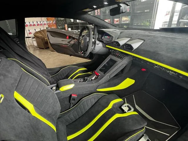 Lamborghini Huracan 2023 — миниатюра 4