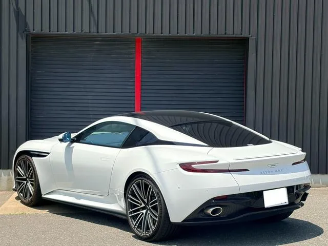 Aston Martin DB12 BASE GRADE 2024 — миниатюра 2