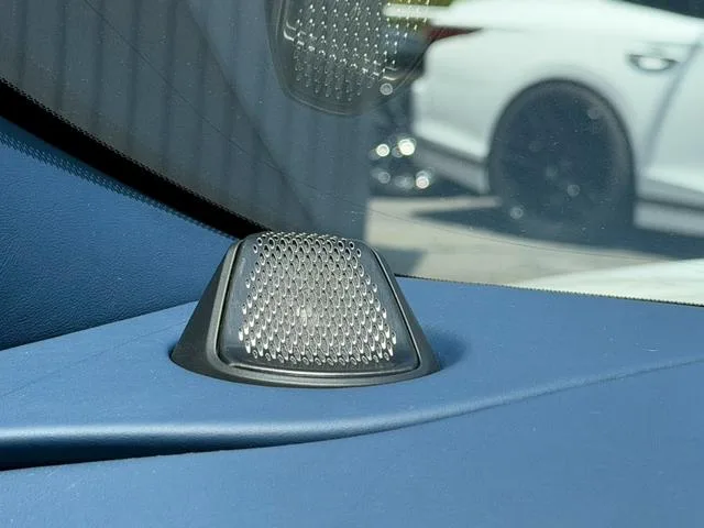 Aston Martin DB12 BASE GRADE 2024 — миниатюра 4
