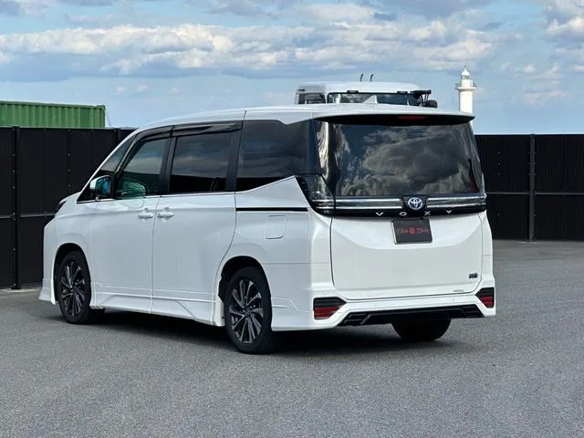 Toyota VOXY HYBRID S-Z 2023 — миниатюра 3