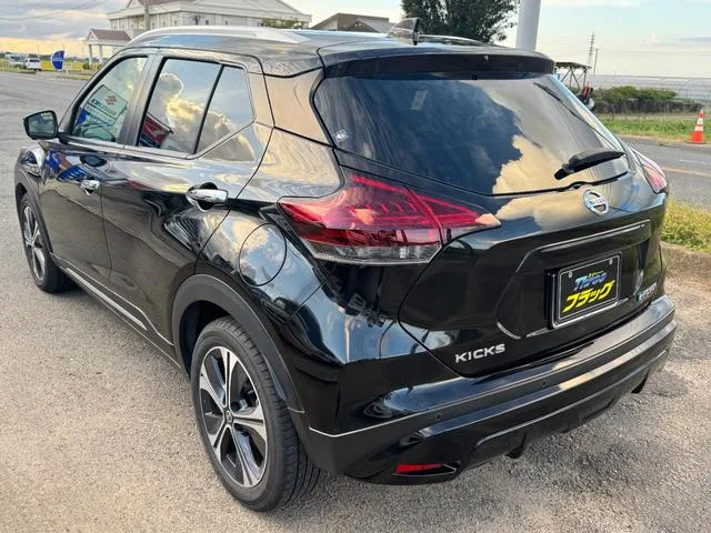 Nissan KICKS X TWO TONE INTERIOR EDITION 2023 — миниатюра 2
