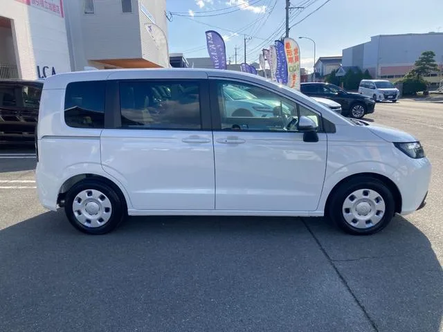 Honda FREED E:HEV AIR 2024 — миниатюра 3