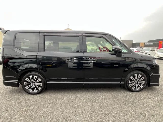 Honda STEPWAGON E:HEV SPADA PREMIUM LINE 2023 — миниатюра 2