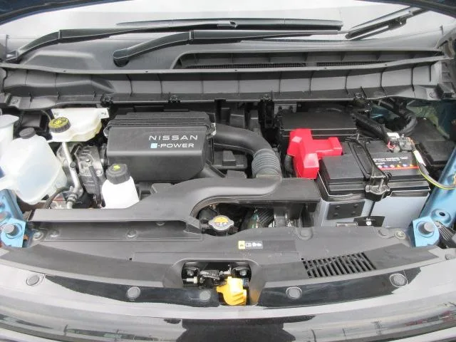 Nissan SERENA E-POWER XV 2023 — миниатюра 3