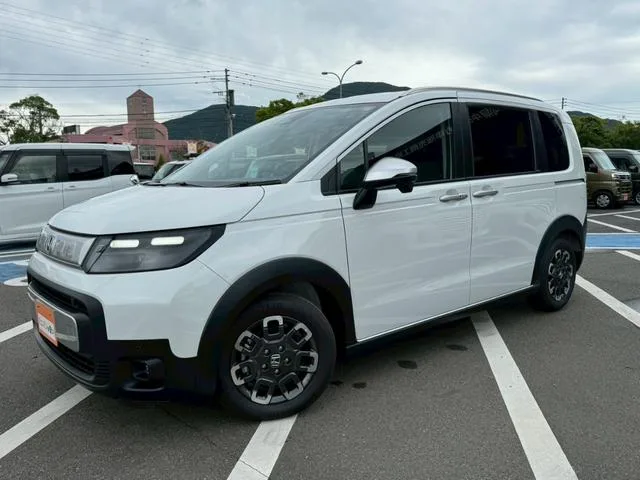 Honda FREED E:HEV CROSSTAR 2025 — миниатюра 2