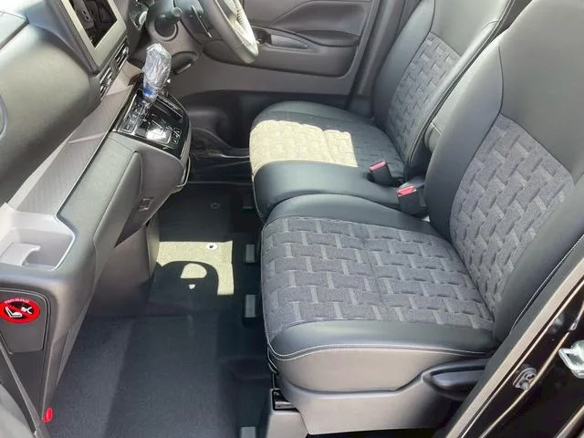 Mitsubishi DELICA MINI T PREMIUM LIMITED EDITION 2025 — миниатюра 2