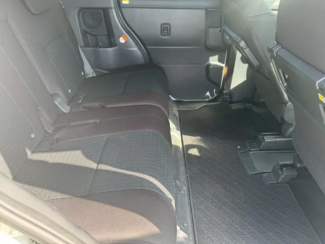 Toyota ROOMY CUSTOM G-T 2023 — миниатюра 3