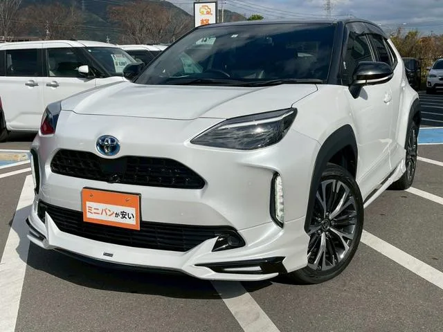 Toyota YARIS CROSS HYBRID Z 2023 — миниатюра 3