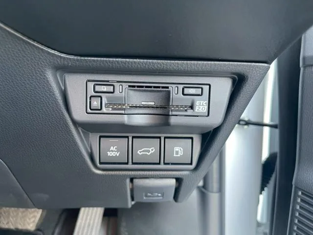 Toyota Prius Z 2023 — миниатюра 4