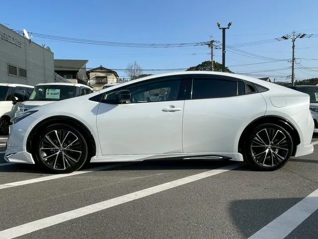 Toyota Prius Z 2023 — миниатюра 5