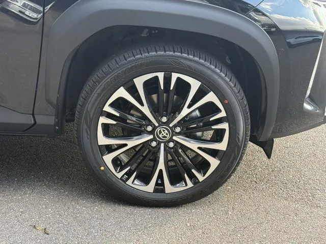 Toyota YARIS CROSS HYBRID Z 2025 — миниатюра 4