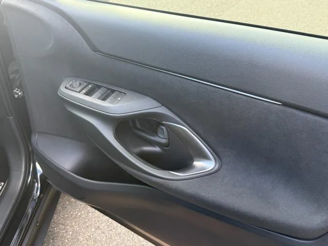 Toyota YARIS CROSS HYBRID Z 2025 — миниатюра 5