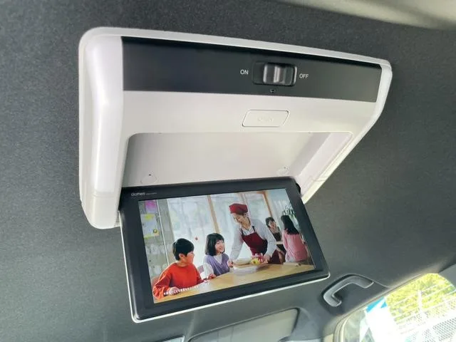 Honda STEPWAGON E:HEV SPADA PREMIUM LINE 2023 — миниатюра 3