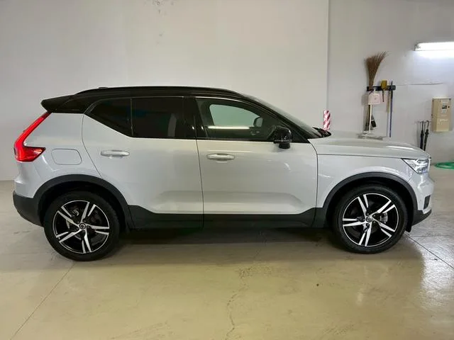 Volvo XC40 B4 AWD R-DESIGN 2022 — миниатюра 2