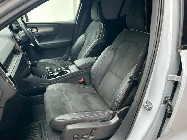 Volvo XC40 B4 AWD R-DESIGN 2022 — миниатюра 4