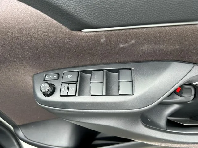 Toyota YARIS CROSS Z 2022 — миниатюра 3