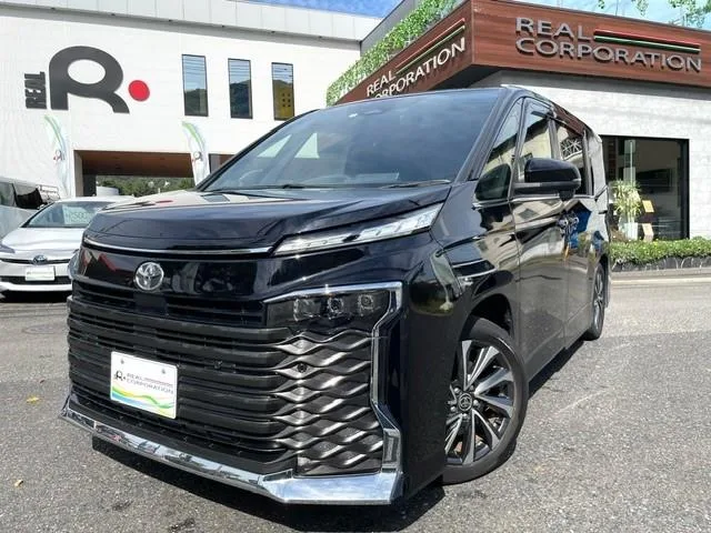 Toyota VOXY S-Z 2022 — фото 1, купить с доставкой в Москву