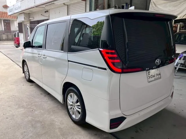 Toyota NOAH 2022 — миниатюра 2