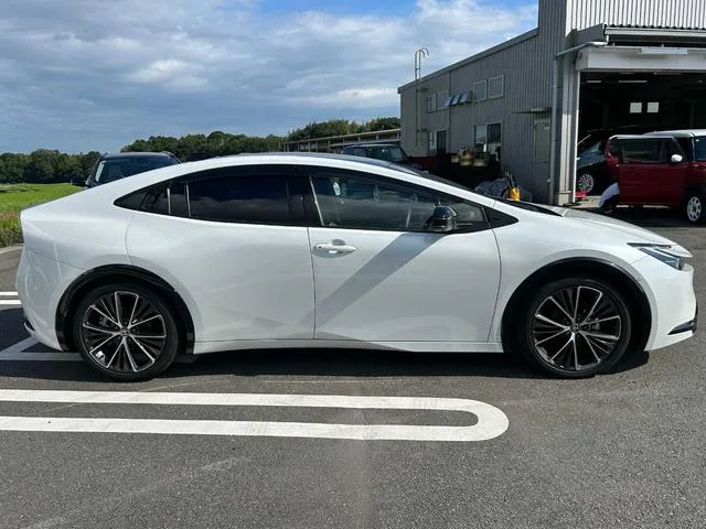 Toyota PRIUS Z 2023 — миниатюра 3