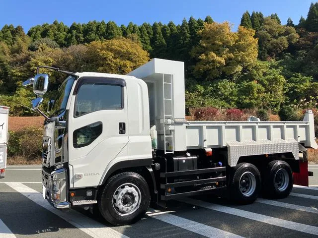 Isuzu GIGA 2025 — миниатюра 4