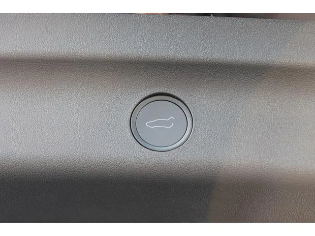 Tesla Model Y BASE GRADE 2022 — миниатюра 3