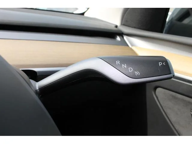 Tesla Model Y BASE GRADE 2022 — миниатюра 4