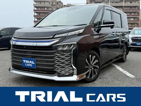 Toyota VOXY 2022 купить в Москве