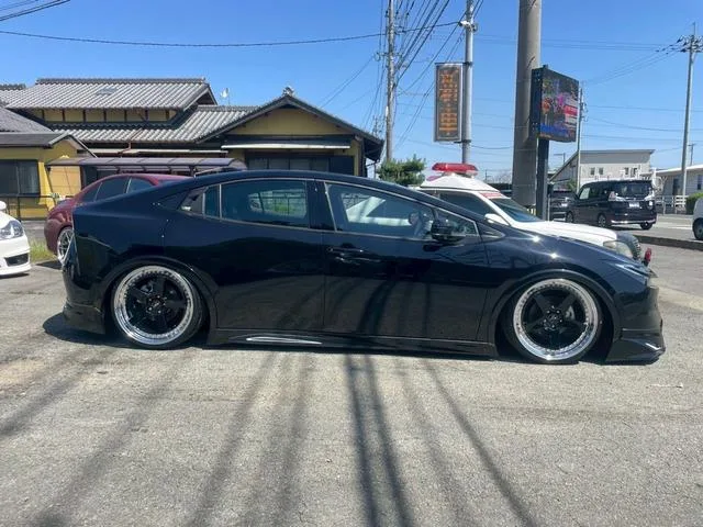 Toyota Prius Z 2025 — миниатюра 3