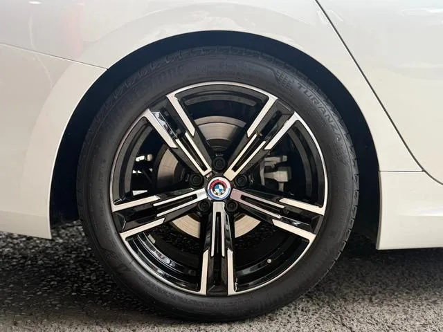 BMW 3 Series 318i M-SPORT 2023 — миниатюра 5