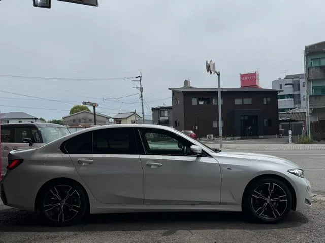 BMW 3 Series 318i M-SPORT 2023 — фото 1, купить с доставкой в Москву