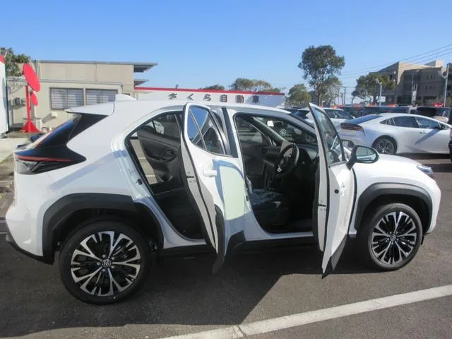Toyota YARIS CROSS HYBRID Z 2026 — миниатюра 5