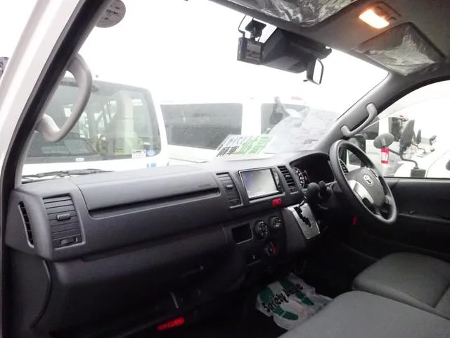 Toyota HIACE VAN 2023 — миниатюра 3