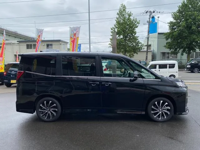 Toyota NOAH HYBRID S-Z 2024 — миниатюра 3