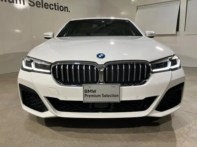 BMW 5 Series 530E M-SPORT 2022 — миниатюра 3