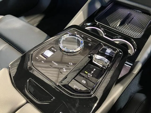 BMW 5 Series 523D X DRIVE M-SPORT 2025 — миниатюра 3
