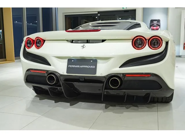Ferrari F 8 Tributo BASE GRADE 2022 — миниатюра 3