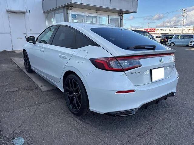 Honda CIVIC E:HEV 2022 — миниатюра 5