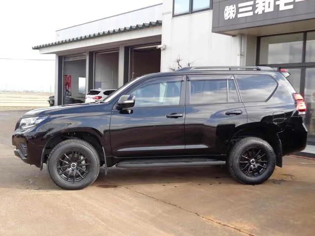 Toyota Land Cruiser Prado TX L PACKAGE MATT BLACK EDITION 2022 — миниатюра 2