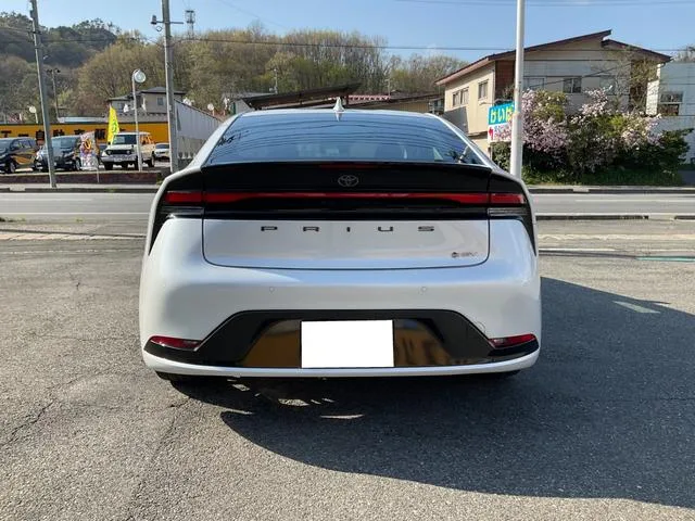 Toyota Prius Z 2024 — миниатюра 2