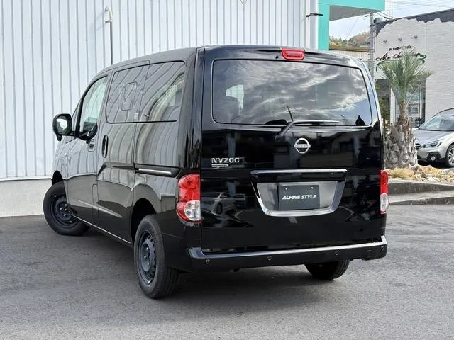 Nissan NV200 VANETTE VAN 2026 — миниатюра 3