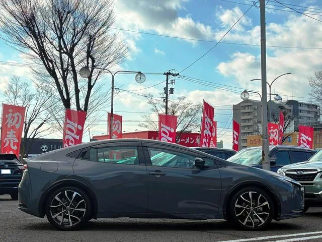 Toyota Prius Z 2023 — миниатюра 2