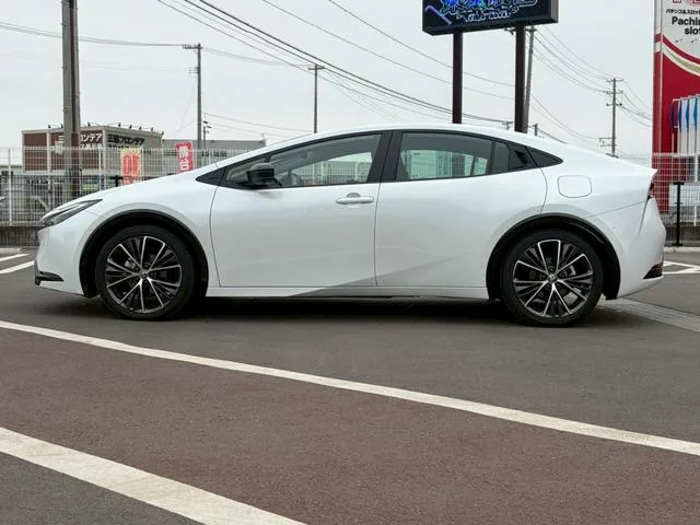 Toyota PRIUS Z 2023 — миниатюра 2